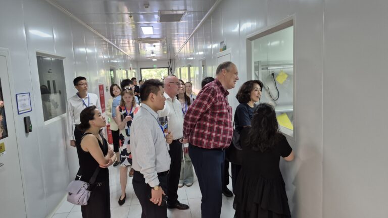German company delegates visit local laboratories for production and testing of bio-inputs