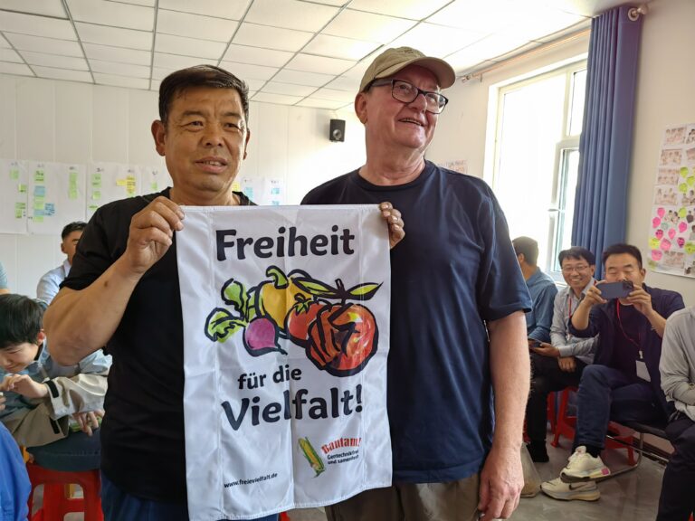 Exchange with farmers and experts in Wangjinzhuang