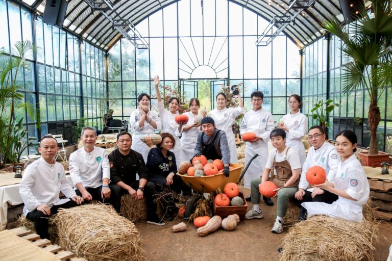 Chefs Lee and Zhang Yi (middle and middle right) of the Chinese slow food movement ©Good Food Fund