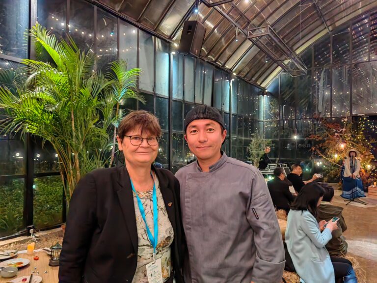 DCZ expert Eva Sternfeld and chef Lee from Bistro & Bowl in Dali